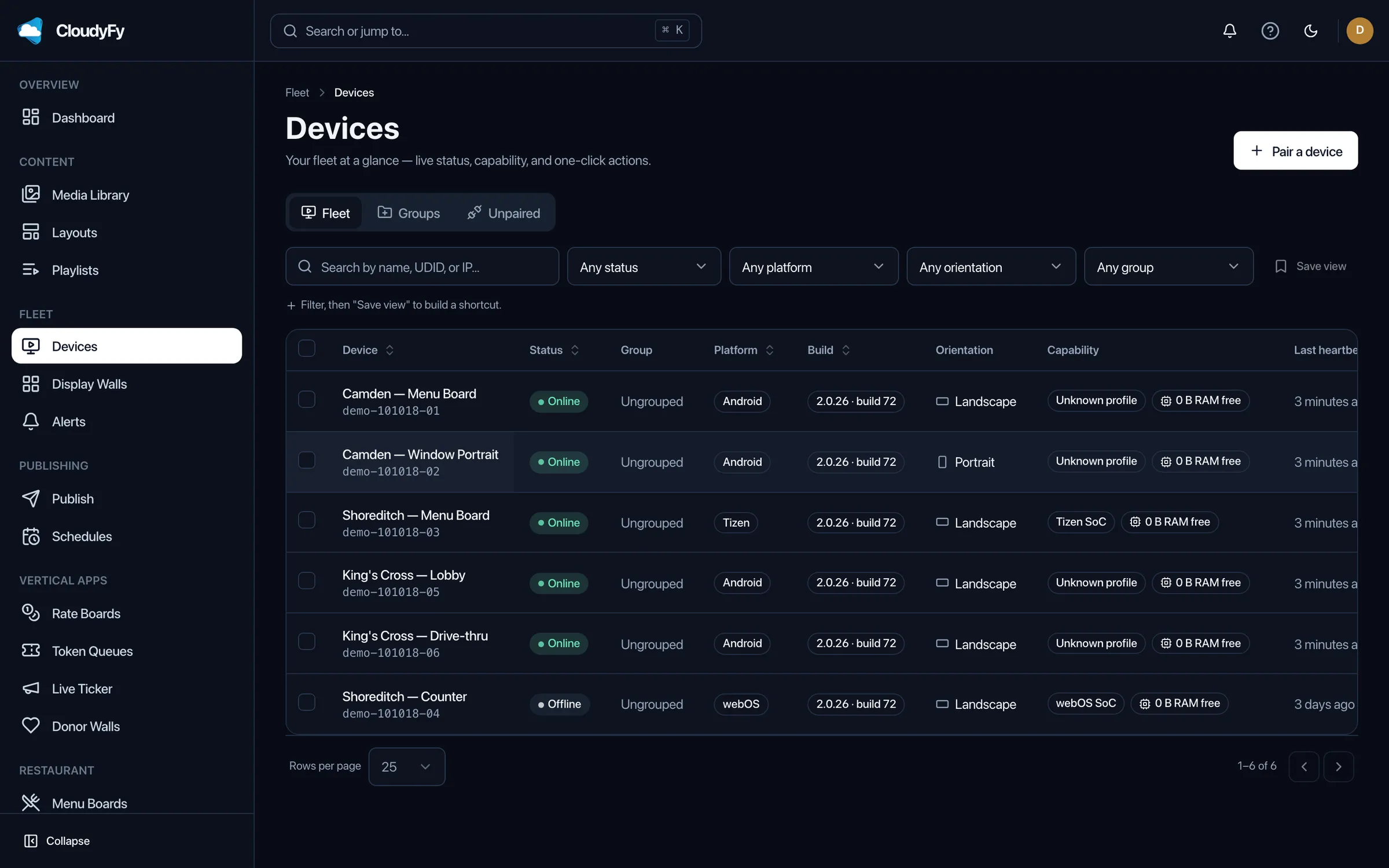 Device list filtered by fleet and group, each row showing the screen name, online state, platform, build, orientation and last check-in